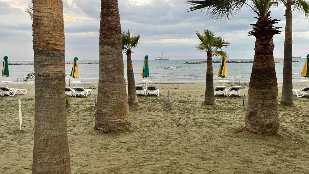 Beachfront Villa - Dasaki Larnaca Exterior photo