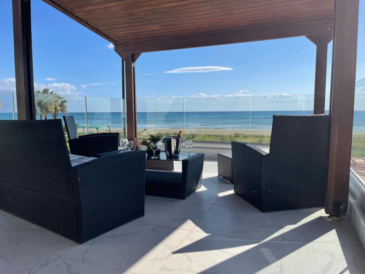 Beachfront Villa - Dasaki Larnaca Exterior photo
